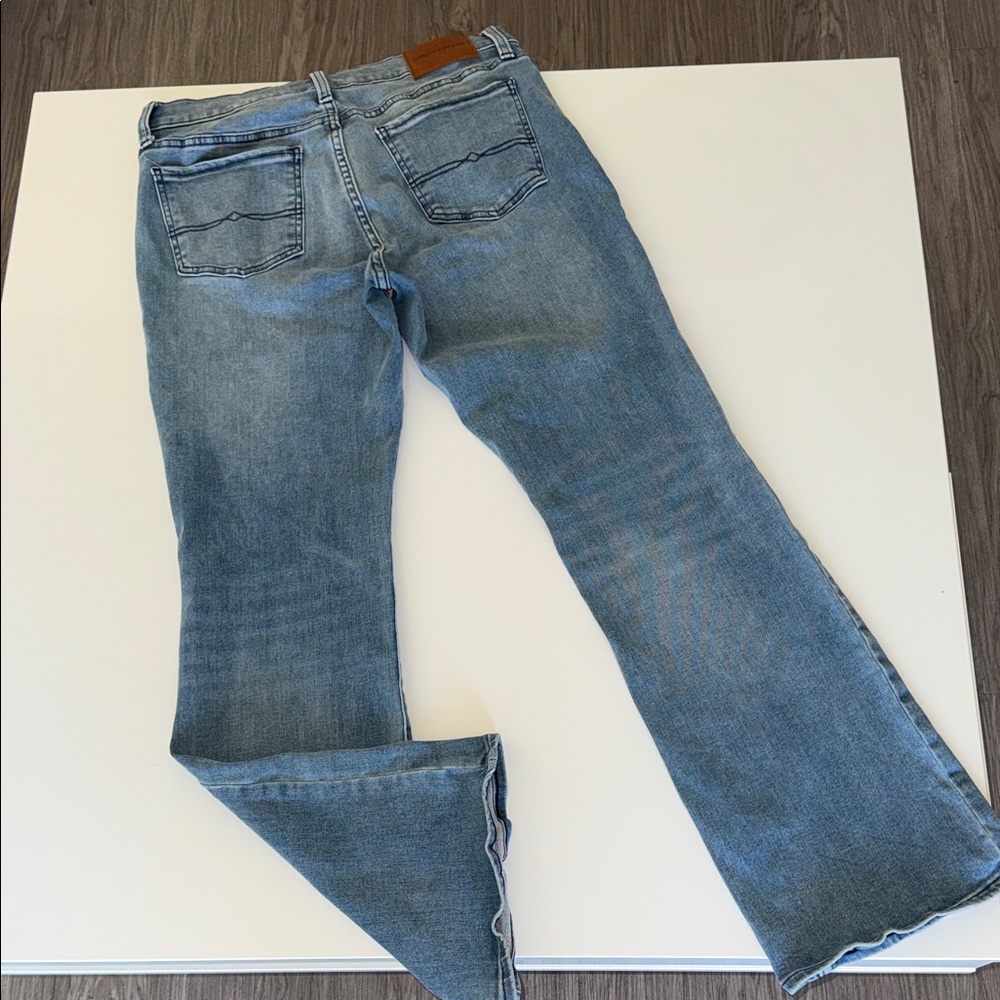 Lucky Brand Sweet Mid Rise Boot Cut Jeans Womens Size 12/31 Light Wash Denim - Picture 8 of 9